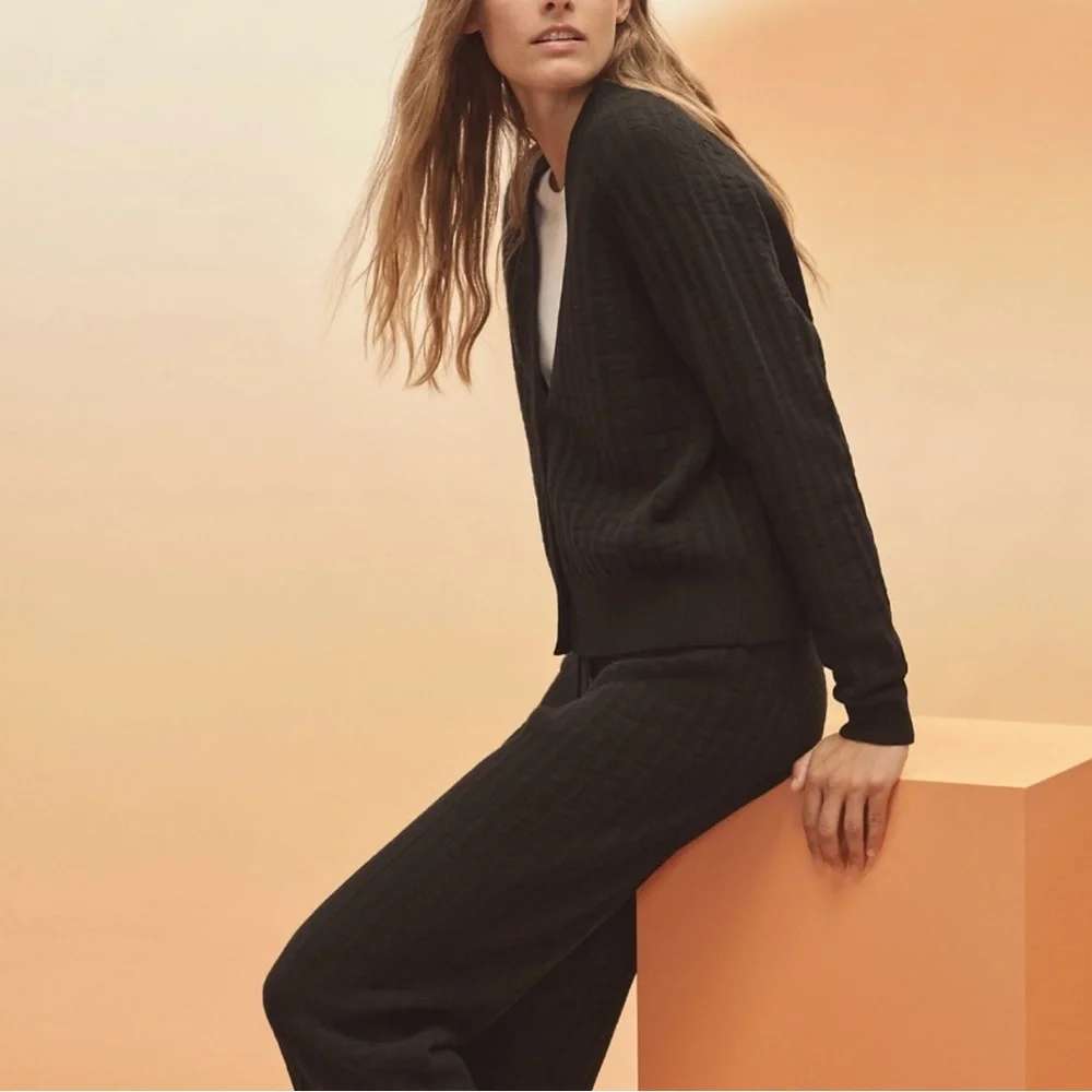 Hermes casual style wool long sleeve cardigan in Noir size 34 ‘23 SS collection - Picture 1 of 6